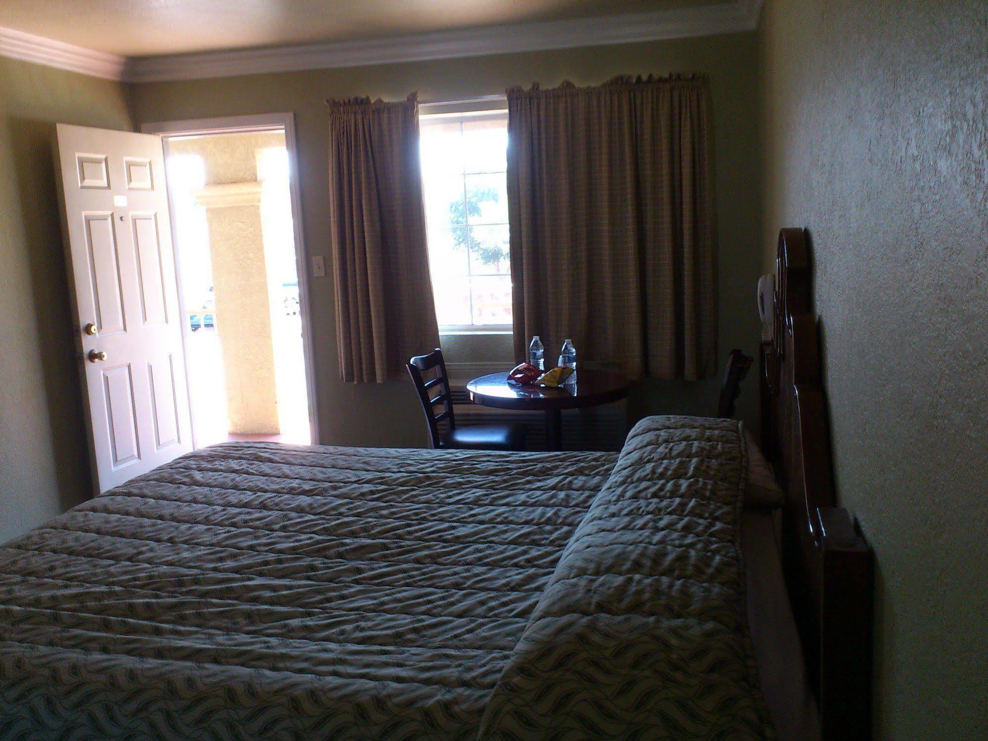 Santa Ana Travel Inn Buitenkant foto